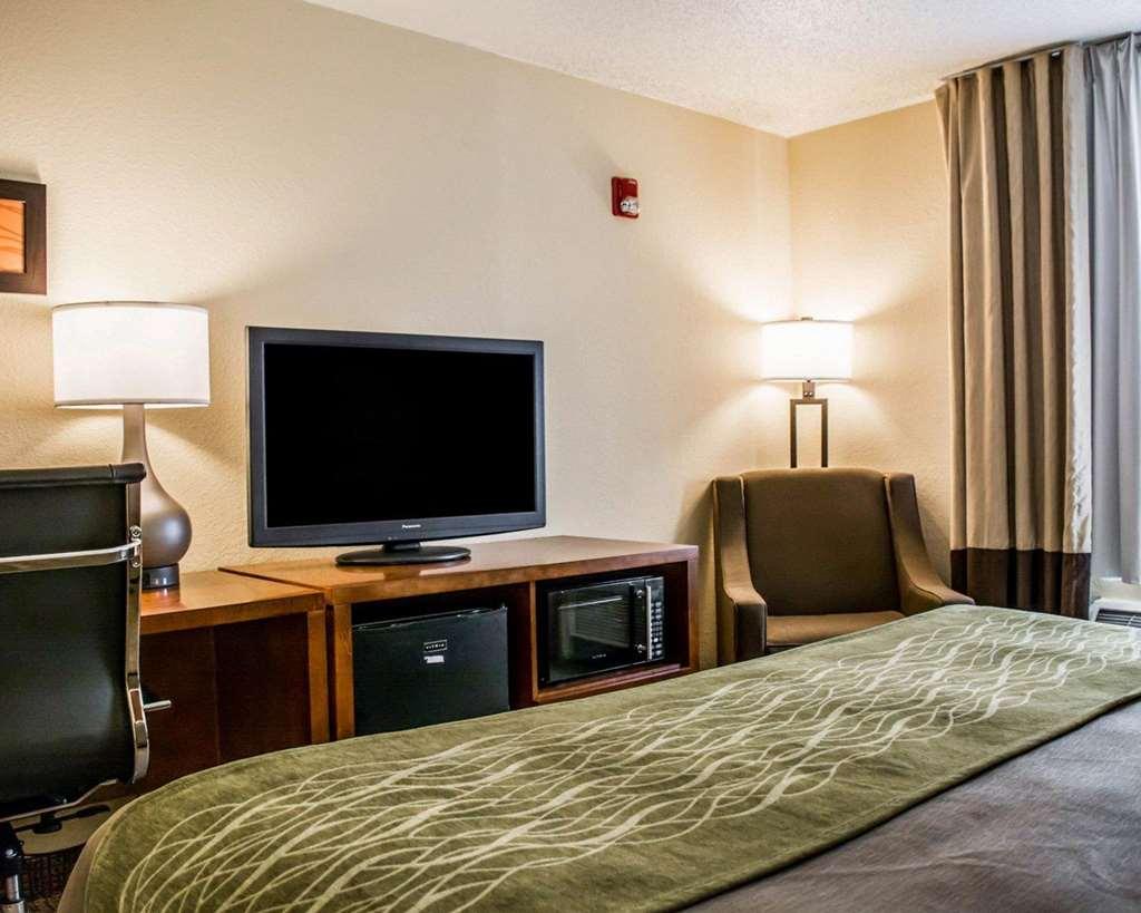 Comfort Inn Fort Myers Northeast Room photo