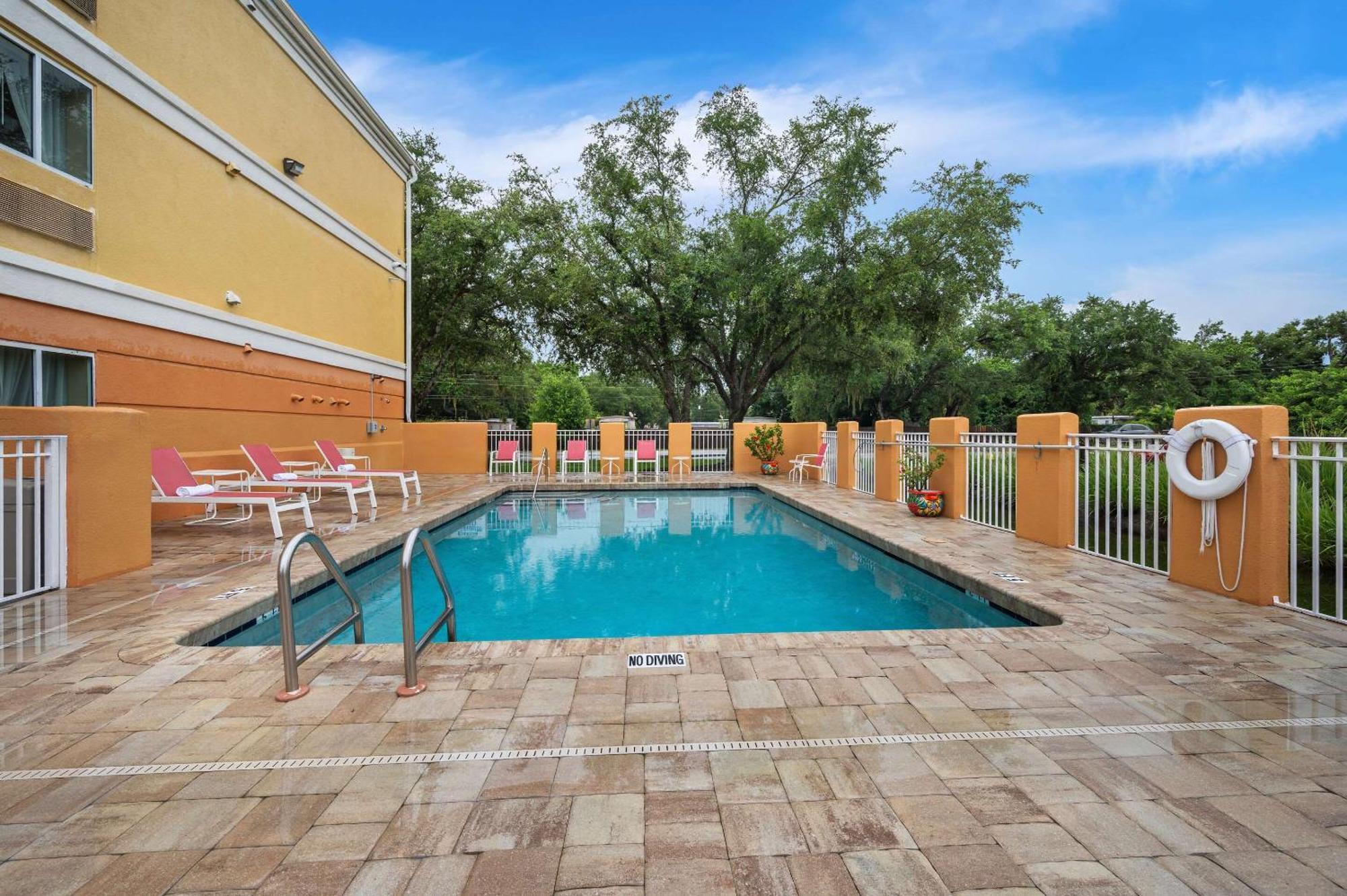 Comfort Inn Fort Myers Northeast Exterior photo