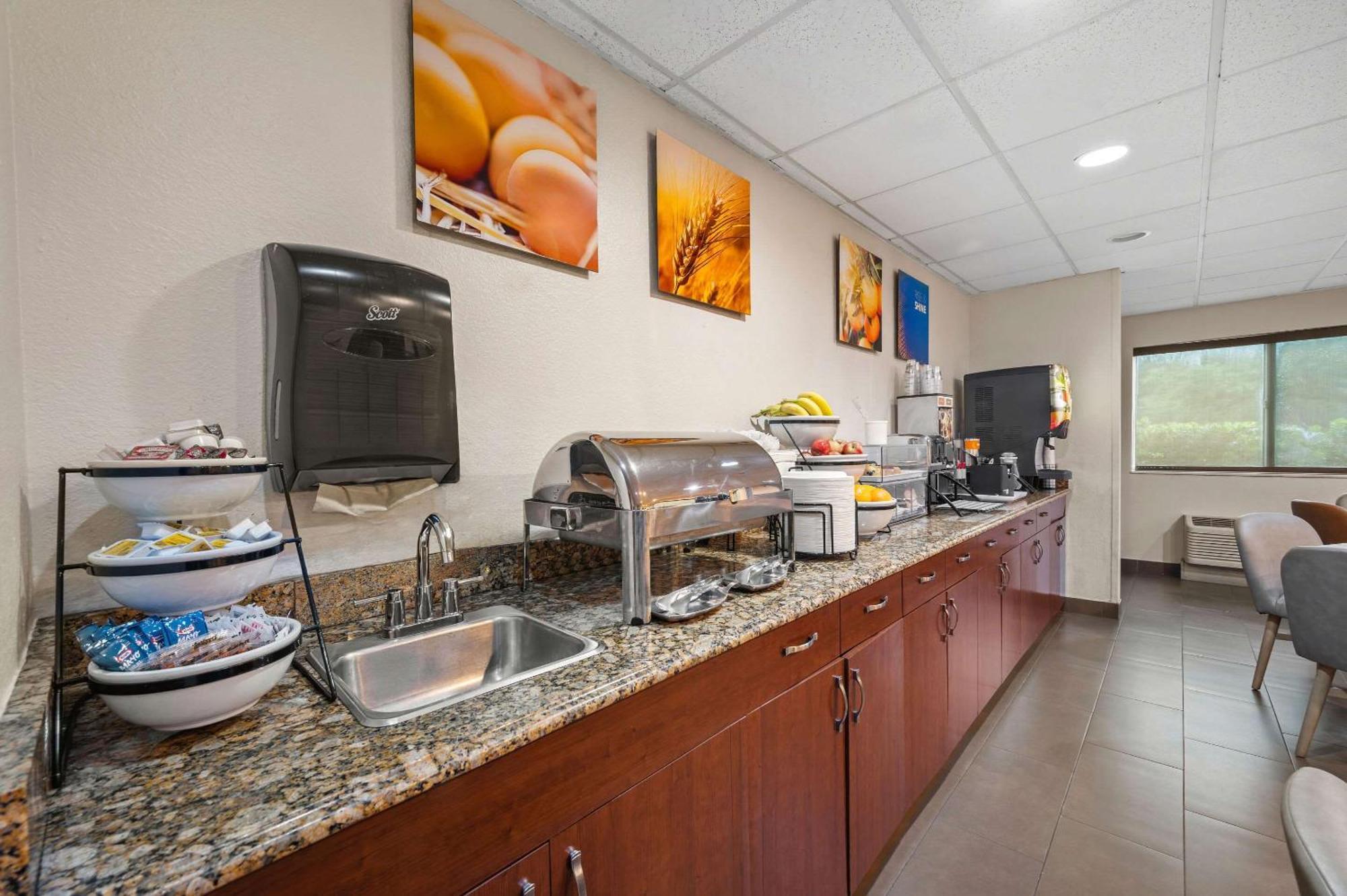 Comfort Inn Fort Myers Northeast Exterior photo