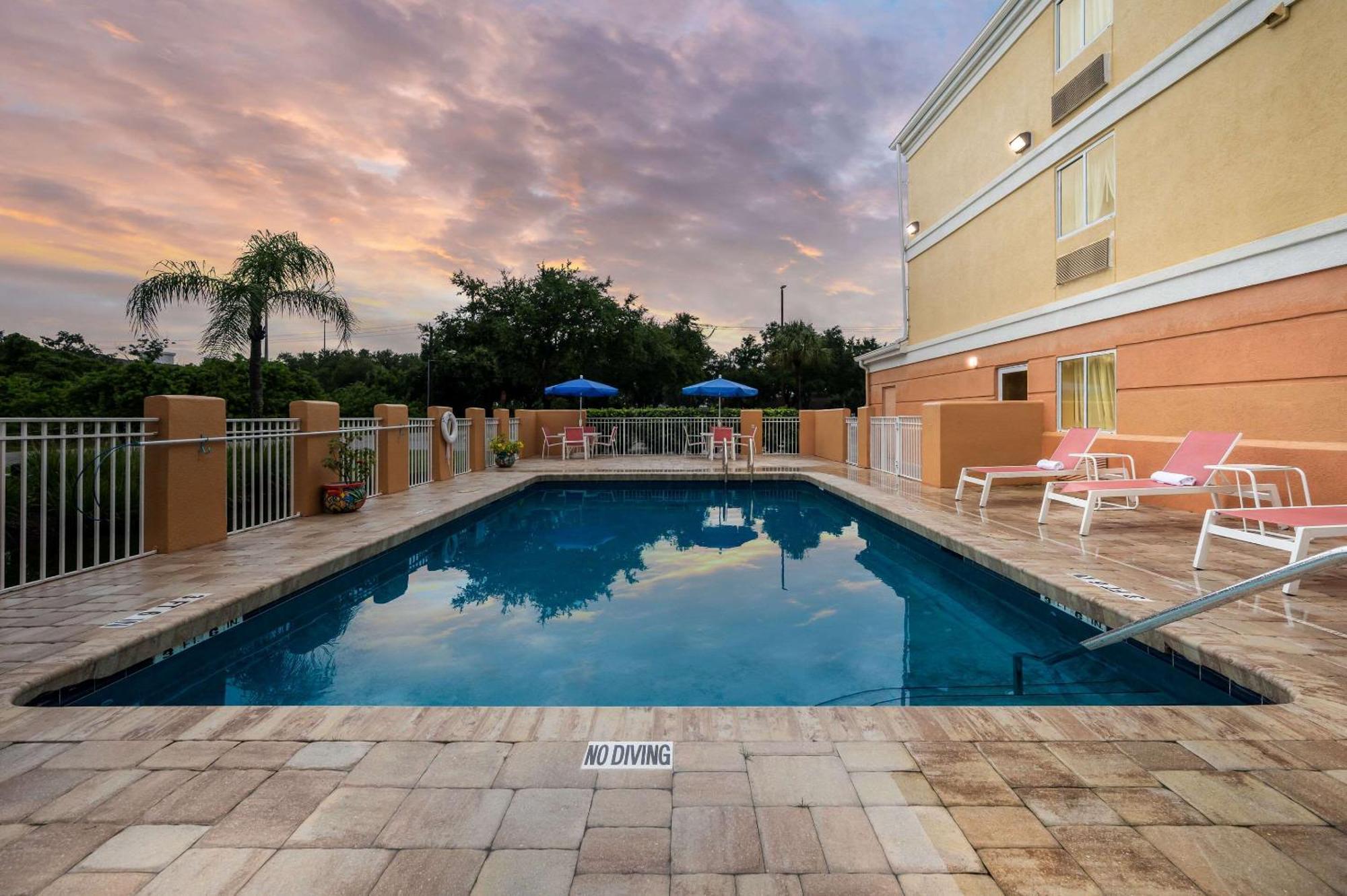 Comfort Inn Fort Myers Northeast Exterior photo