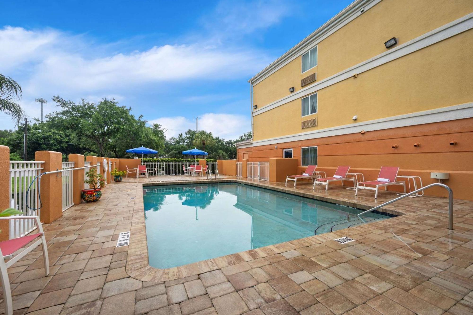 Comfort Inn Fort Myers Northeast Exterior photo