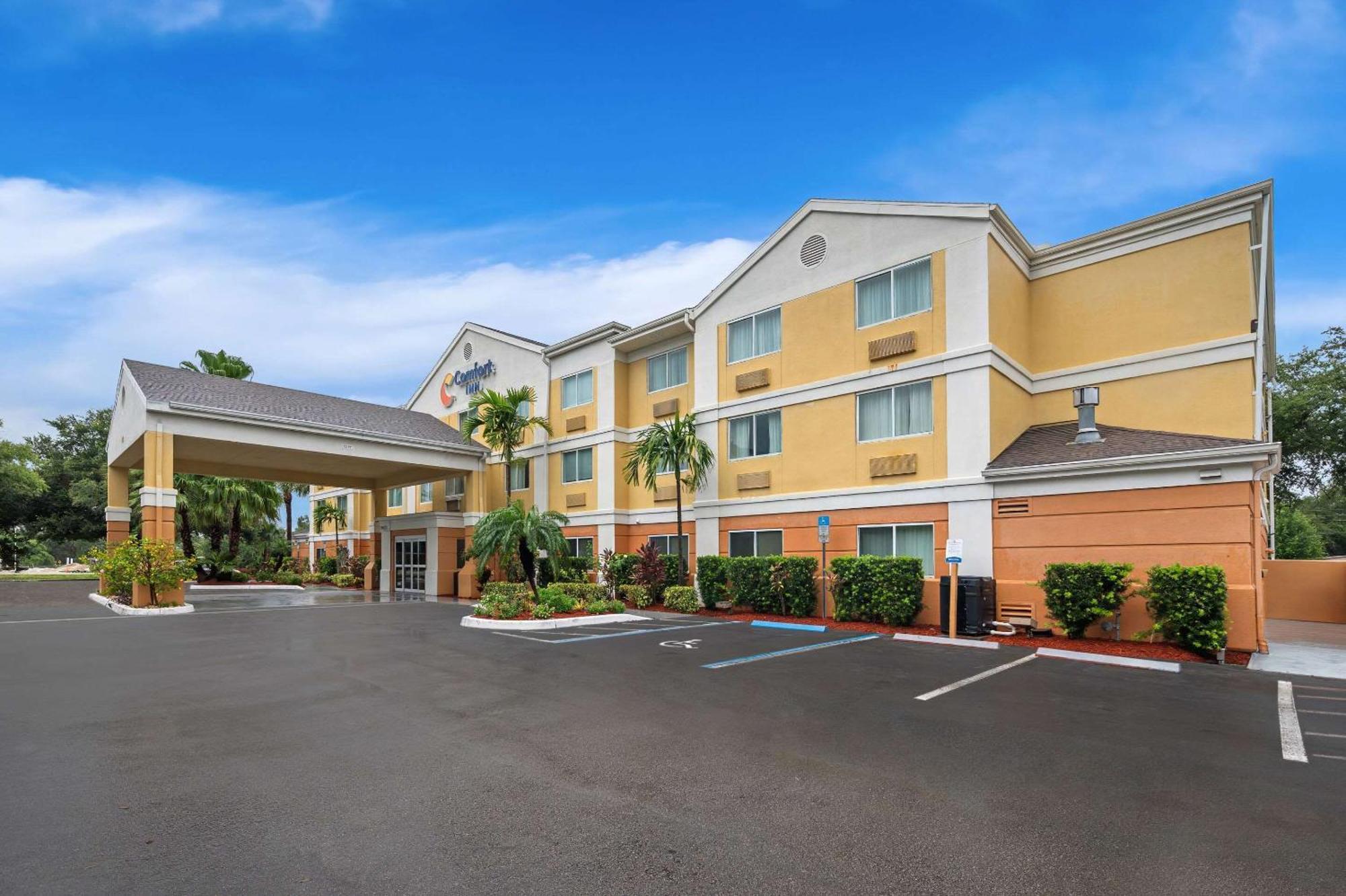 Comfort Inn Fort Myers Northeast Exterior photo