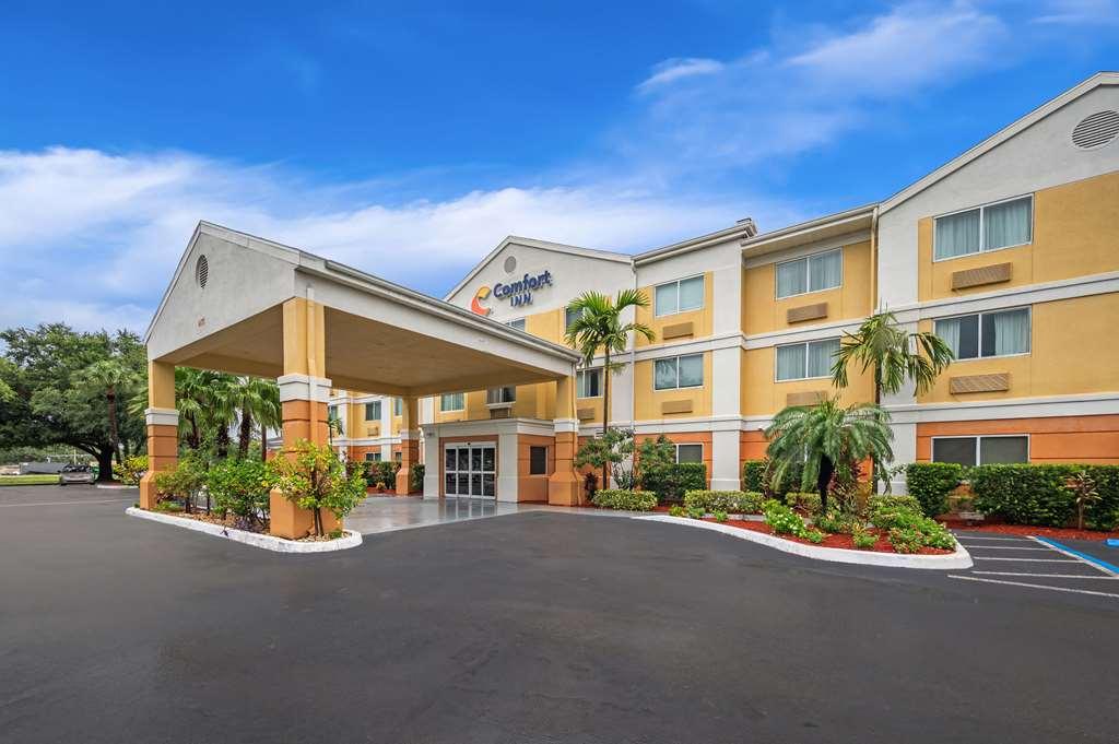 Comfort Inn Fort Myers Northeast Exterior photo