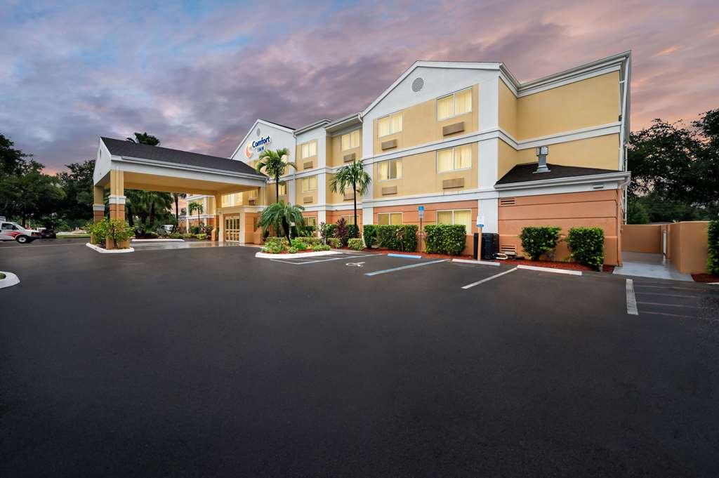Comfort Inn Fort Myers Northeast Exterior photo